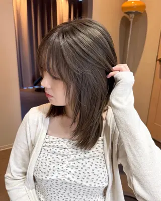 ミディアム カラー MIYU透明感カラー ブリーチなしWカラーのヘアスタイル