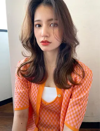 ミディアム レイヤーカット、 大人可愛い　中村美羅のヘアスタイル