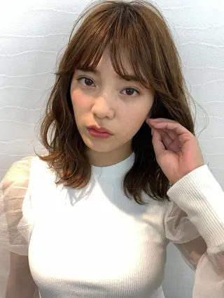 ミディアム コテ巻き/パーマ/艶 透明感/荻原凜太郎のヘアスタイル