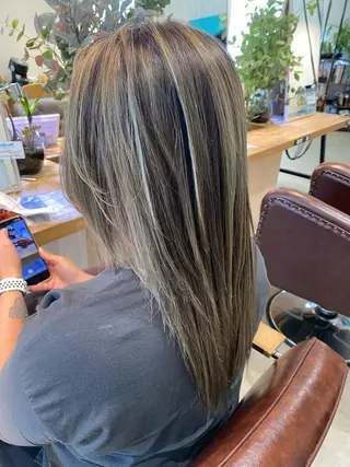 ロング カラー 透明感カラー🌈 菊池 結衣のヘアスタイル