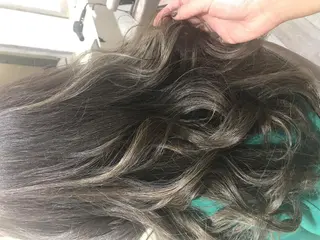 カラー 嶋村夏実🌼レイヤー 🌸白髪ぼかしのヘアスタイル