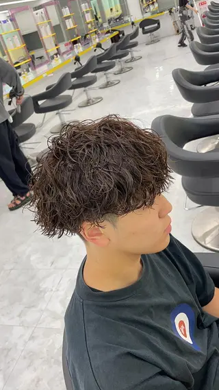 ショート パーマ ヘアアレンジ メンズ 艶カラー の達人のヘアスタイル