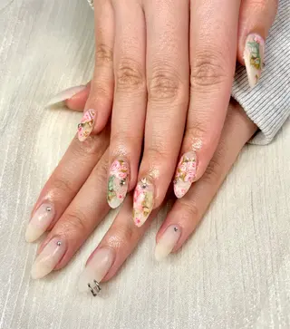 ネイル nailroom HARU.のネイルデザイン