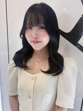 セミロング カラー ワンホン/韓国ヘア 🤍amiのヘアスタイル