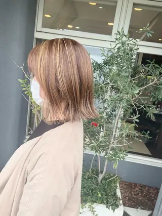 ミディアム カラー 佐々木 麻純のヘアスタイル