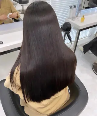 ロング カラー 𝘳𝘺𝘰𝘬𝘢 髪質改善／ブリーチのヘアスタイル