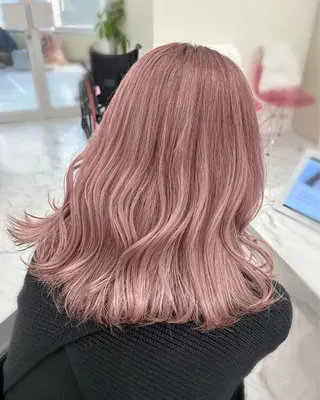 セミロング カラー 暖色カラー🩷 ハイトーン🦋/紗矢のヘアスタイル
