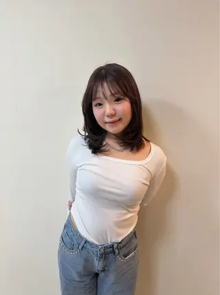 ミディアム 岸田 奈々/ 艶髪/トレンドカラーのヘアスタイル