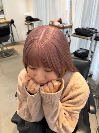 セミロング カラー ミルクティー× グレージュMOMOのヘアスタイル