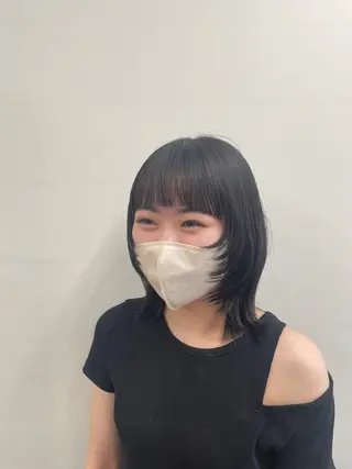 ミディアム 手塚 由佳のヘアスタイル
