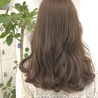 ミディアム カラー レイヤーカット 透明感カラーのヘアスタイル