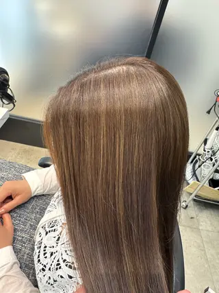 セミロング ハイライト／髪質改善 裕樹のヘアスタイル