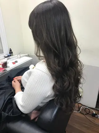 ロング カラー パーマ 成松 勇治のヘアスタイル