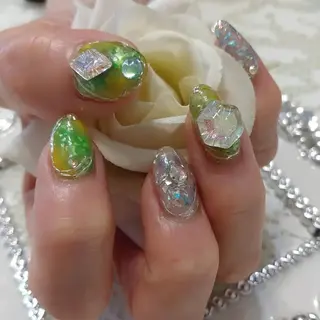 ネイル エステとネイル ローズコンフォートのネイルデザイン