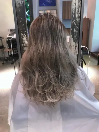 セミロング カラー ケア剤オタク×海外 ヘア長谷川裕起のヘアスタイル