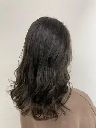 セミロング カラー ひろせ かなのヘアスタイル