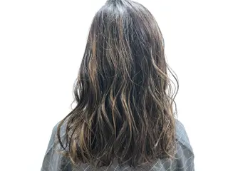 ミディアム 辻本 夏子のヘアスタイル