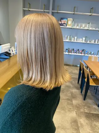 カラー 亀井 菜々花のヘアスタイル