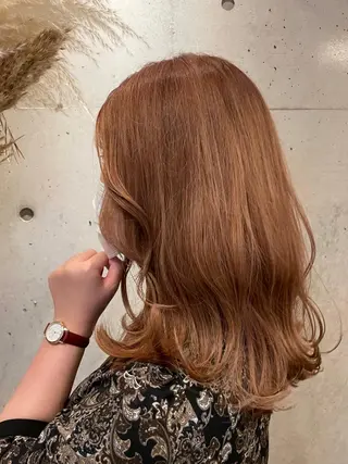 ミディアム カラー 秋元 菜摘のヘアスタイル