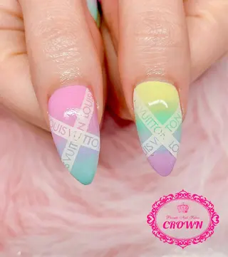 ネイル CROWN プライベートサロンのネイルデザイン