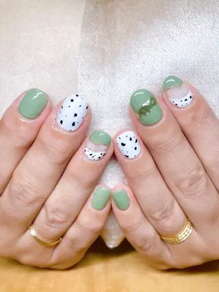 ネイル ECLAT エクラ所属・寺山 千鶴のネイルデザイン