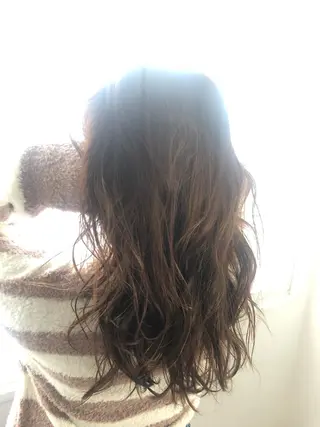 セミロング 髪質改善＆ブリーチ 伊勢　祐一郎のヘアスタイル