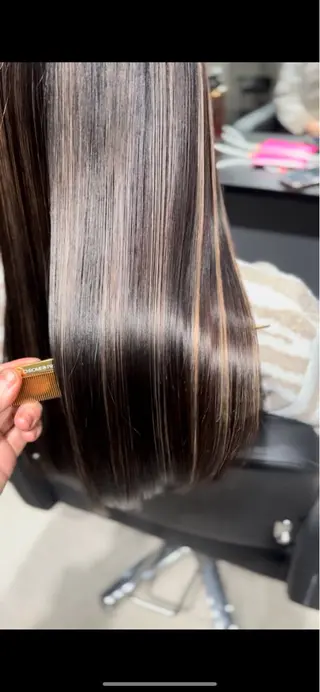 ロング _WHITE京橋店所属・髪質改善_WHITE RYUSUKEのヘアスタイル