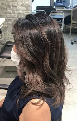 セミロング カラー ヘアアレンジ 新徳 りえのヘアスタイル