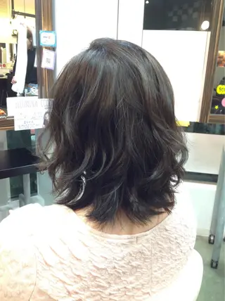 ミディアム カラー 榎園 由美のヘアスタイル