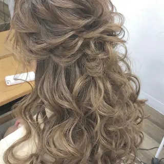 ヘアアレンジ WHITE EYE 浦添所属・ヘアメイク acoのヘアスタイル