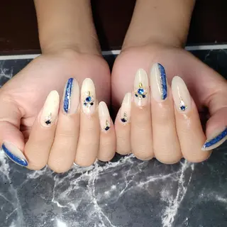 ネイル セミロング クロキ 。のネイルデザイン