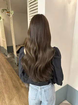 ロング カラー 安丸 結夏のヘアスタイル