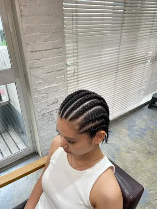 ヘアアレンジ コーンロウ／ブレイズ SYUのヘアスタイル