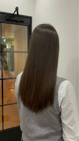 ロング ニシザカ マナのヘアスタイル