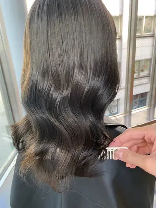 ロング カラー 廣瀬 奈緒のヘアスタイル