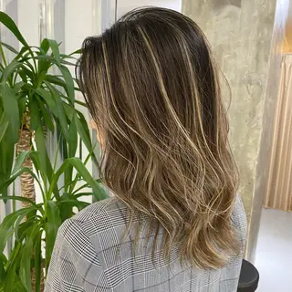 ミディアム K!ng所属・レイヤーカット/ 髪質改善/ハイライトのヘアスタイル