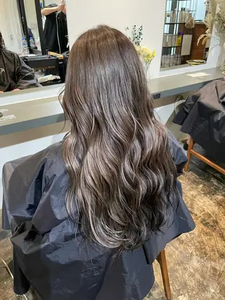 ロング カラー akane .のヘアスタイル