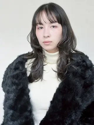 セミロング パーマ ヘアアレンジ Inity 新谷茉璃のヘアスタイル