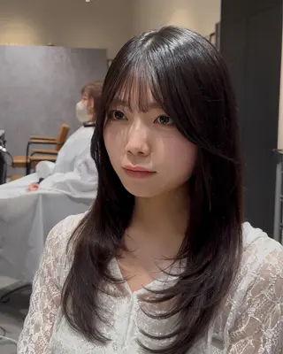 ロング 韓国レイヤーカット 透明感カラー冨田那樹のヘアスタイル