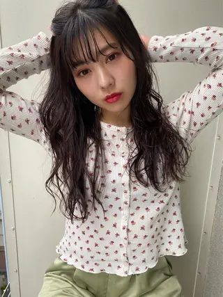 ロング ブリーチなしカラー ダブルカラーエクステのヘアスタイル