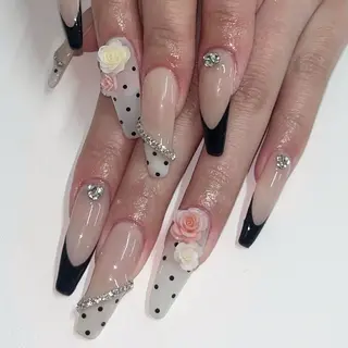 マツエク・マツパ Riran♡ Moeのネイルデザイン