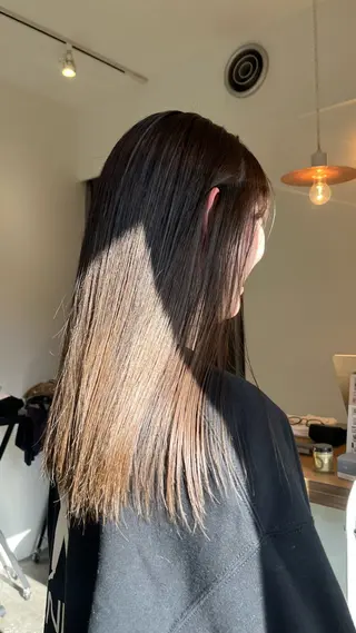 セミロング YUI／レイヤー カット/透明感カラーのヘアスタイル