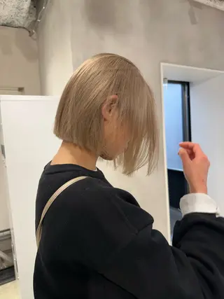ショート カラー ベージュ🧸🤎/ブ リーチ/あかね🕊️のヘアスタイル