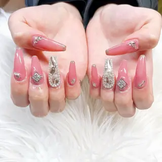 ネイル 根津 綾子のネイルデザイン