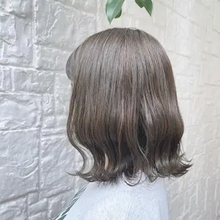 ミディアム カラー カジュアルを女っぽく 𝗮𝘆𝗮𝗰𝗼のヘアスタイル