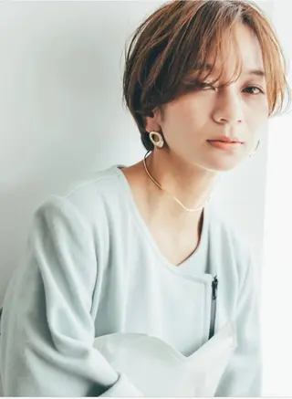 ショート レイヤー/小顔矯正 透明感カラー✨生真のヘアスタイル