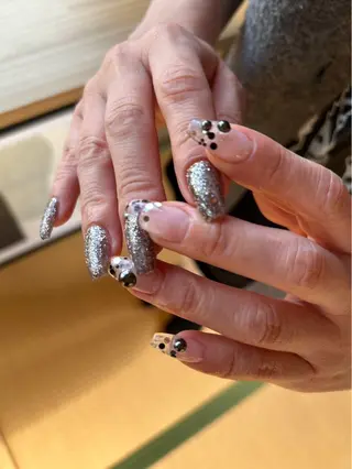 ミディアム nail  salon Kojima所属・古島 里彩のネイルデザイン