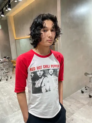 ミディアム 渡邉 和喜のヘアスタイル