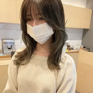 セミロング LORO.hairmake&spa所属・山﨑 ひよりのヘアスタイル