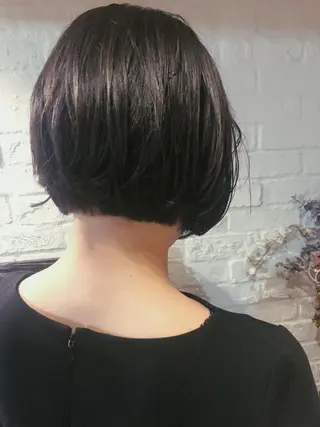 ショート カラー 吉川 愛美李のヘアスタイル